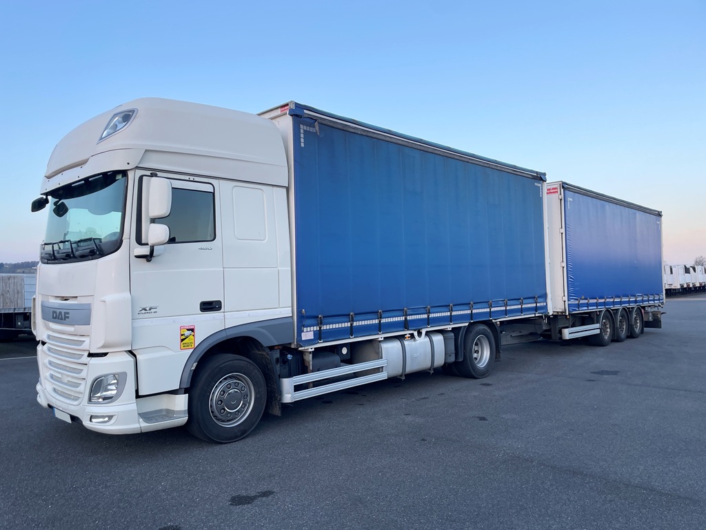 DAF XF460 + FRUEHAUF - Bâché - Rideaux coulissants - PLSC - 2017
