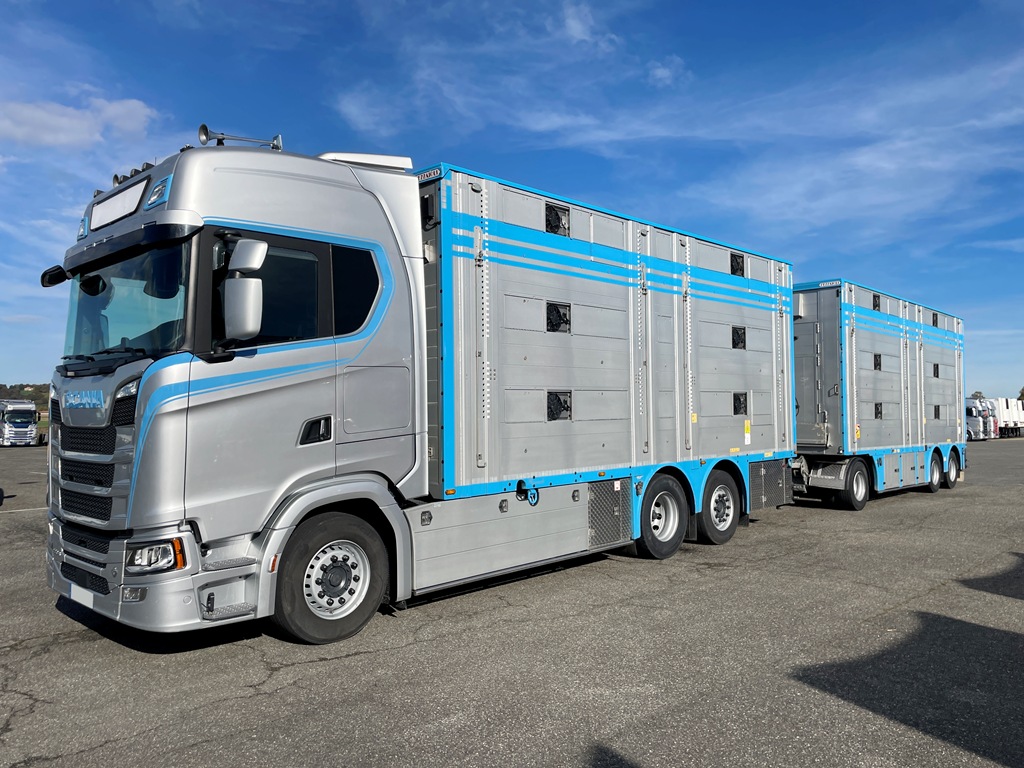 SCANIA S660 + PEZZAIOLI - 3 étages - 2 compartiments - 2023