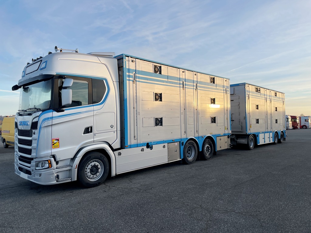 SCANIA S660 + PEZZAIOLI - 3 étages - 2 compartiments - 2023