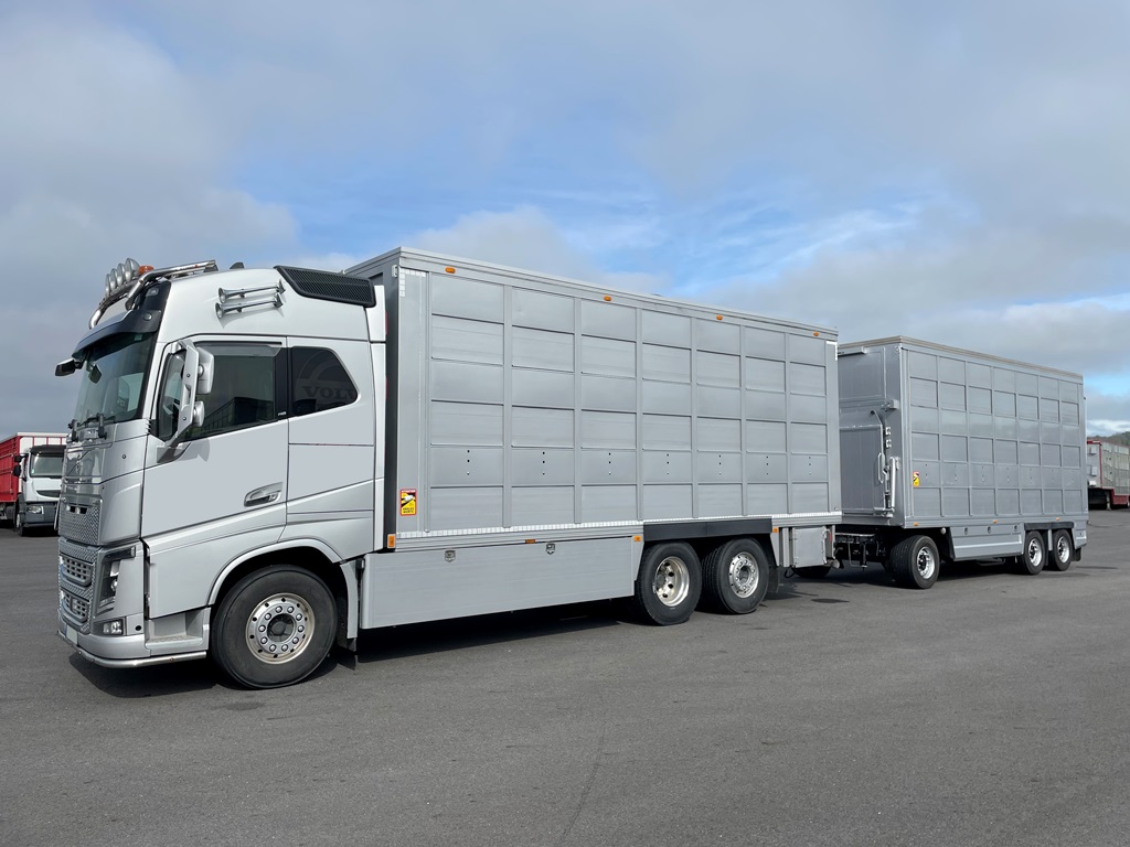 VOLVO FH650 + LECITRAILER - 3 floors GUITTON - 2016