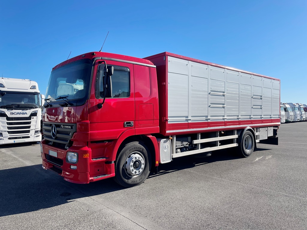 MERCEDES ACTROS 1841 - Bétaillère HARMAND - 2006