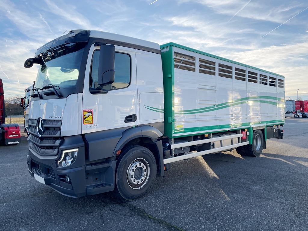 MERCEDES ACTROS 1848 - bétaillère HARMAND - 2023