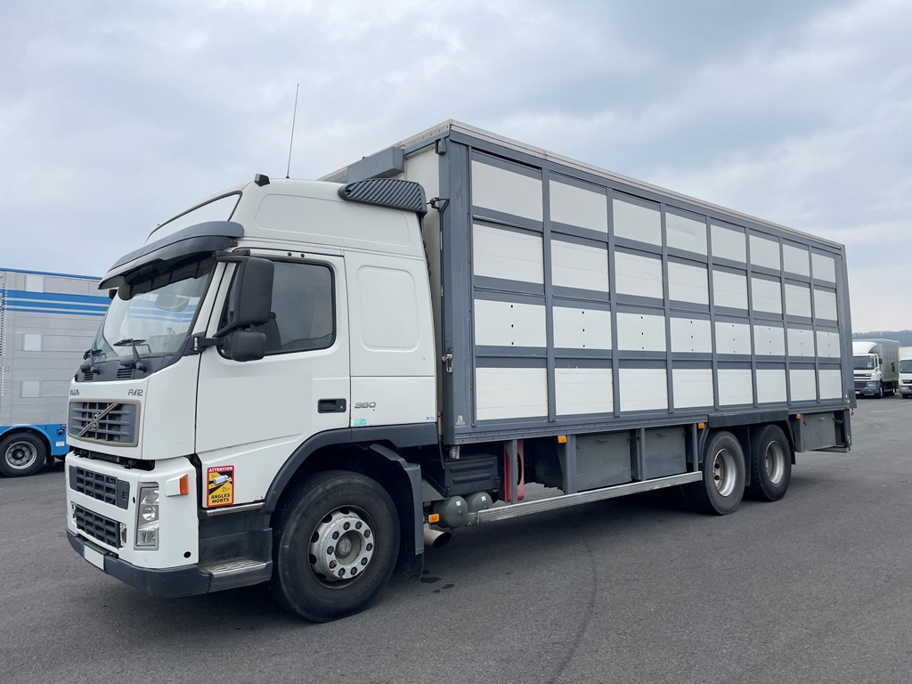 VOLVO FM380 - 2 étages GUITTON - 2004