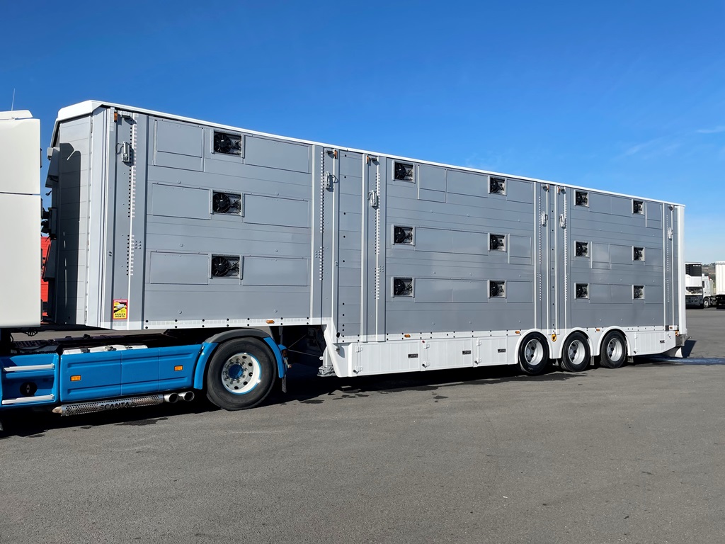 PEZZAIOLI - 3 floors - 3 parts - Pallets loading door - 2017
