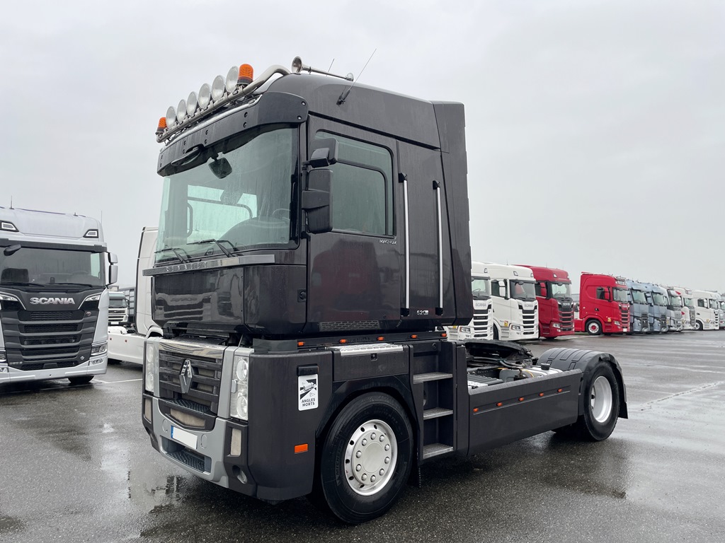 RENAULT - MAGNUM 520 - 2012