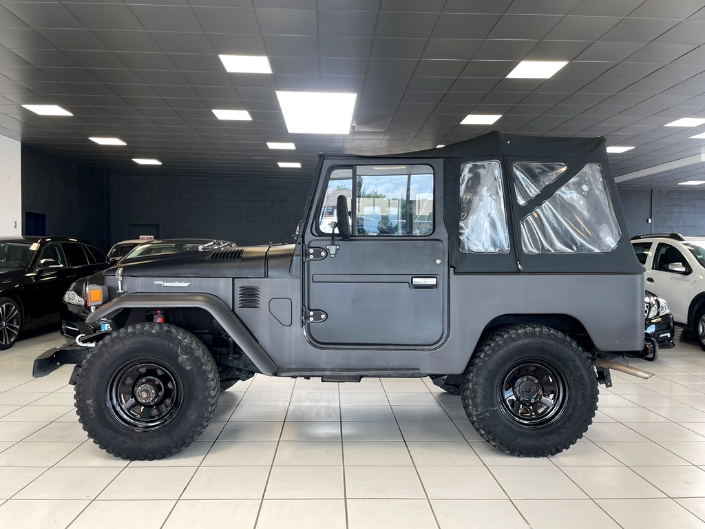 TOYOTA BJ40 LAND CRUISER